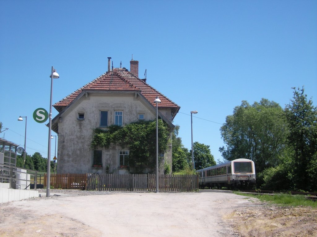 Haltepunkt Neckarbischofsheim Nord an der Schwarzbachtalbahn (Baden) zwischen Meckesheim und Aglasterhausen. Linie S51 der S-Bahn RheinNeckar.