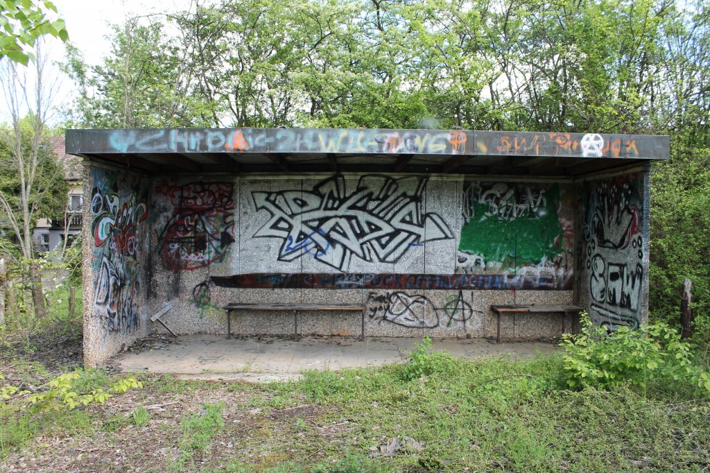 Haltepunkt in Ostelsheim hier wird bald der Bahnverkehr wieder rollen.
Foto ist Endstanden am 18.05.2013