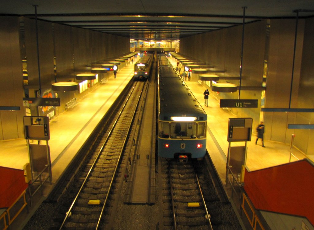 Haltestelle der U1 am Olympia-Einkaufszentrum in Mnchen; 14.01.2011