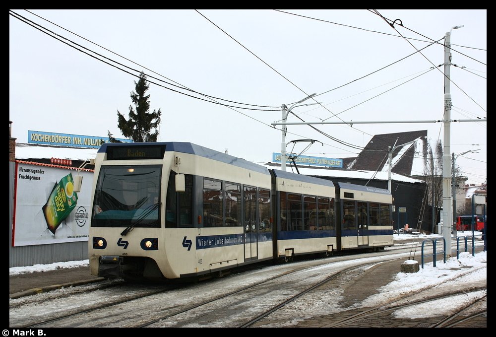 Haltestelle Wolfganggasse mit Niederflurwagen. Aufgenommen am 14.02.10.