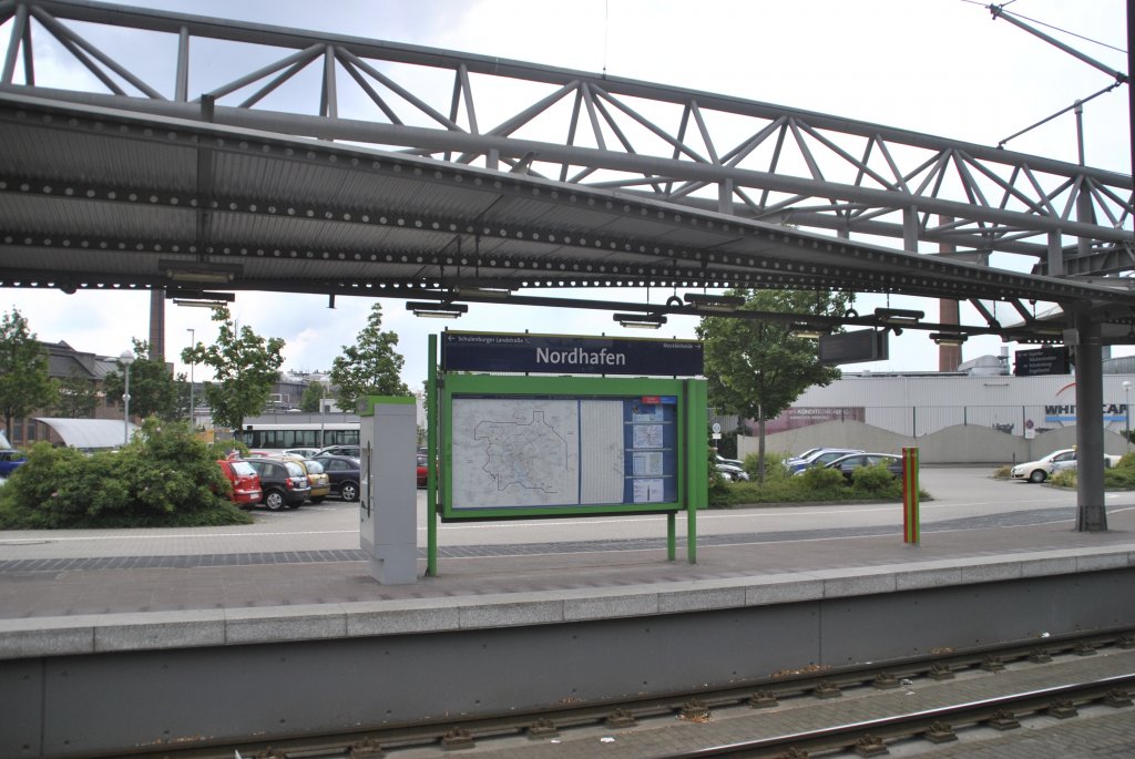 Haltestelleschild am Endpunkt Nordhafen der Linie 6/Hannover, am 14.06.2011.