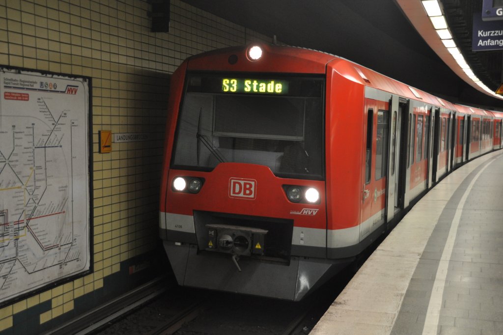 HAMBURG, 19.09.2012, S3 nach Stade im S-Bahnhof Landungsbrücken
