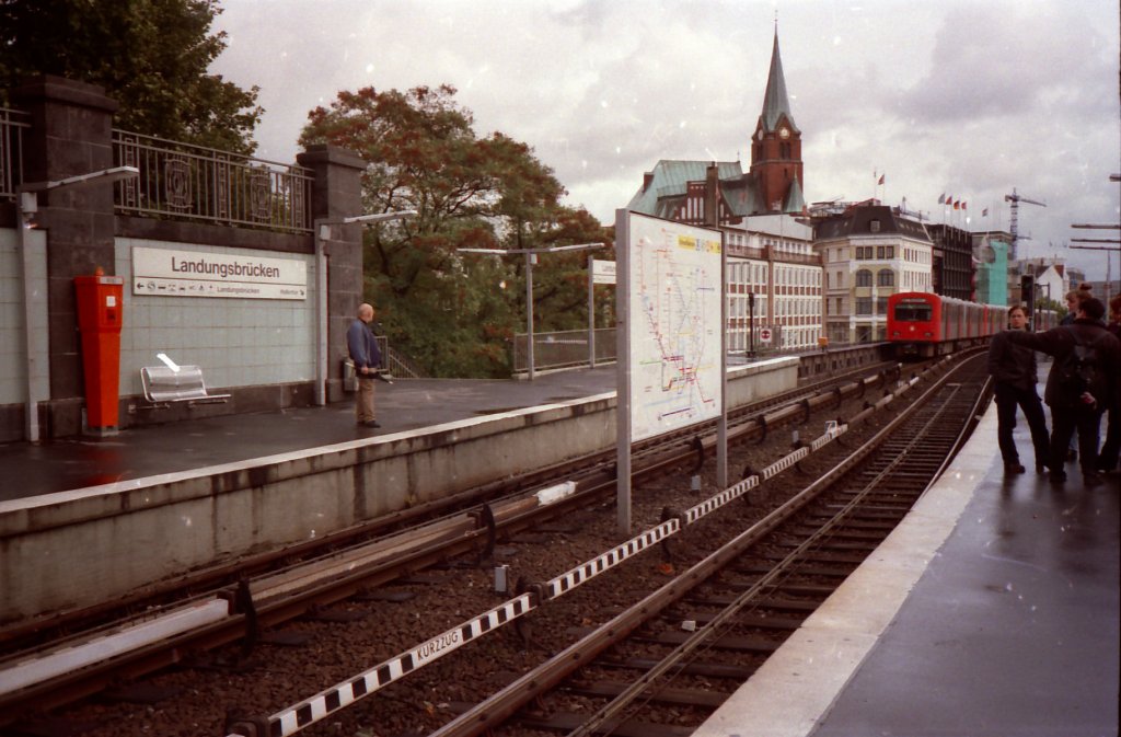 Hamburg, Hochbahnhof Landungsbrcken, Linie U3 (2000)