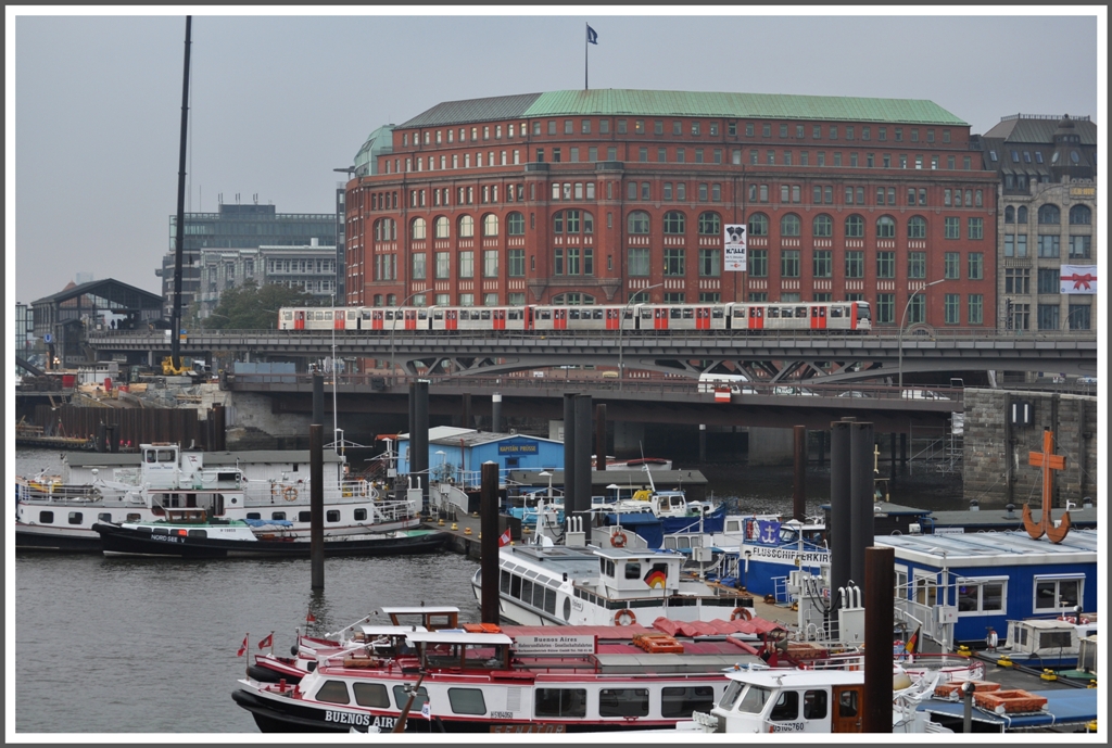 Hamburger Hochbahn nahe der Station Baumwall. (24.10.2011)