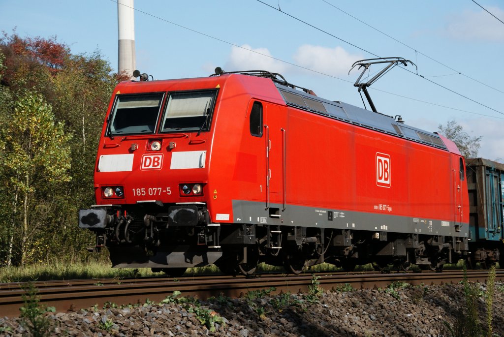 Hamm-Osterfelder Bahn, Hhe Kraftwerk Heil: 185 077-5 zieht einen Gterzug Richtung Lnen Sd.