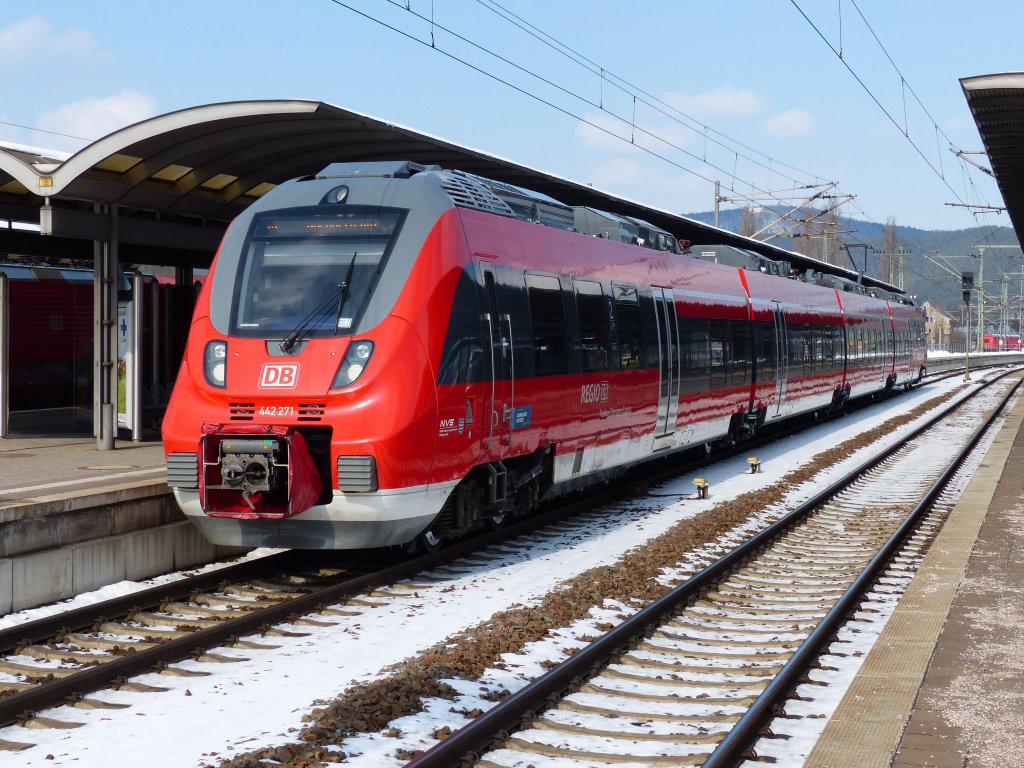  Hamsterbacke  442 271 als RE nach Nrnberg am 15.03.2013 im Bahnhof Saalfeld.