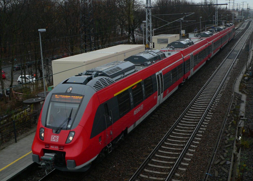  Hamsterbacke  442 325 als RE7 nach Wnsdorf Waldstadt am 28.11.2012 in Berlin Karlshorst.