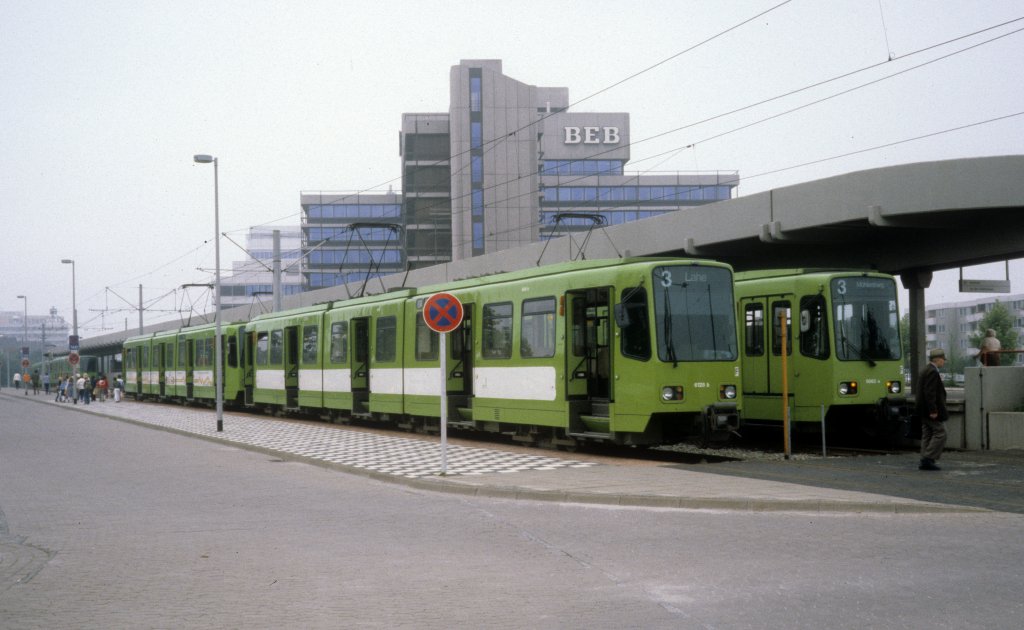 Hannover STRA Stadtbahnlinie 3 (6128 / 6063) Kl.-Buchholz, Podbielskistrasse / Endstation Lahe am 26. Juni 1981.