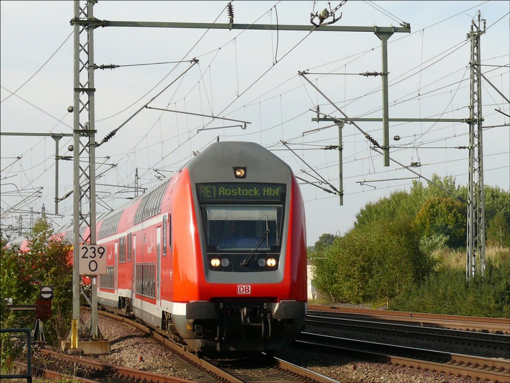 Hanse-Express RE 33013 Hamburg - Rostock bei Einfahrt in Bchen; 04.10.2010
