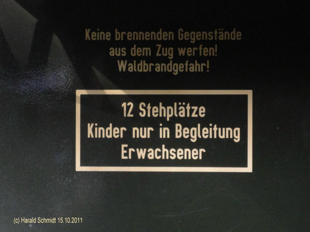 Harzer Schmalspurbahn am 15.10.2011: Aufschrift an einem historischen Waggon

