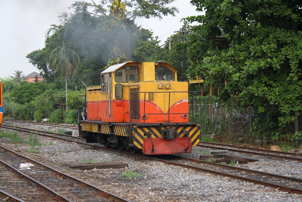 HAS 79 (C, dh, Henschel, Bauj.1985, Fab.Nr.32849) dient als Verschubreserve im Bf. Thon Buri; 13.M�rz 2011.

