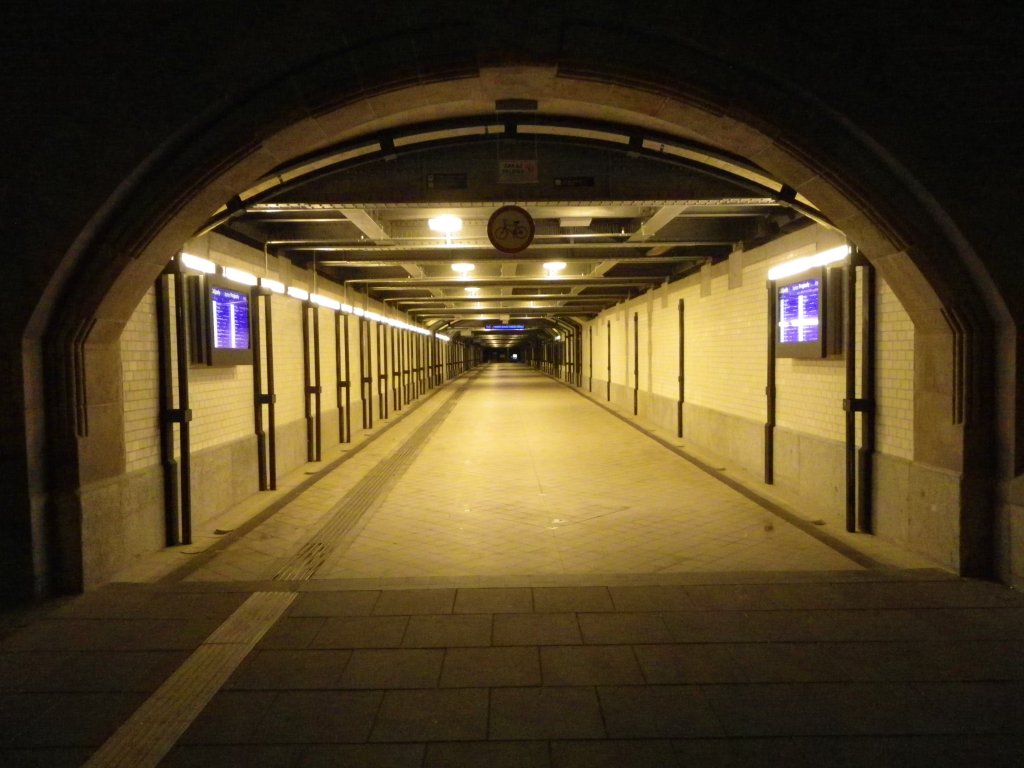 Hauptbahnhof Breslau (Wroclaw) nach dem Umbau am 24. August 2012 frh zwischen 1:30 und 2:00 Uhr