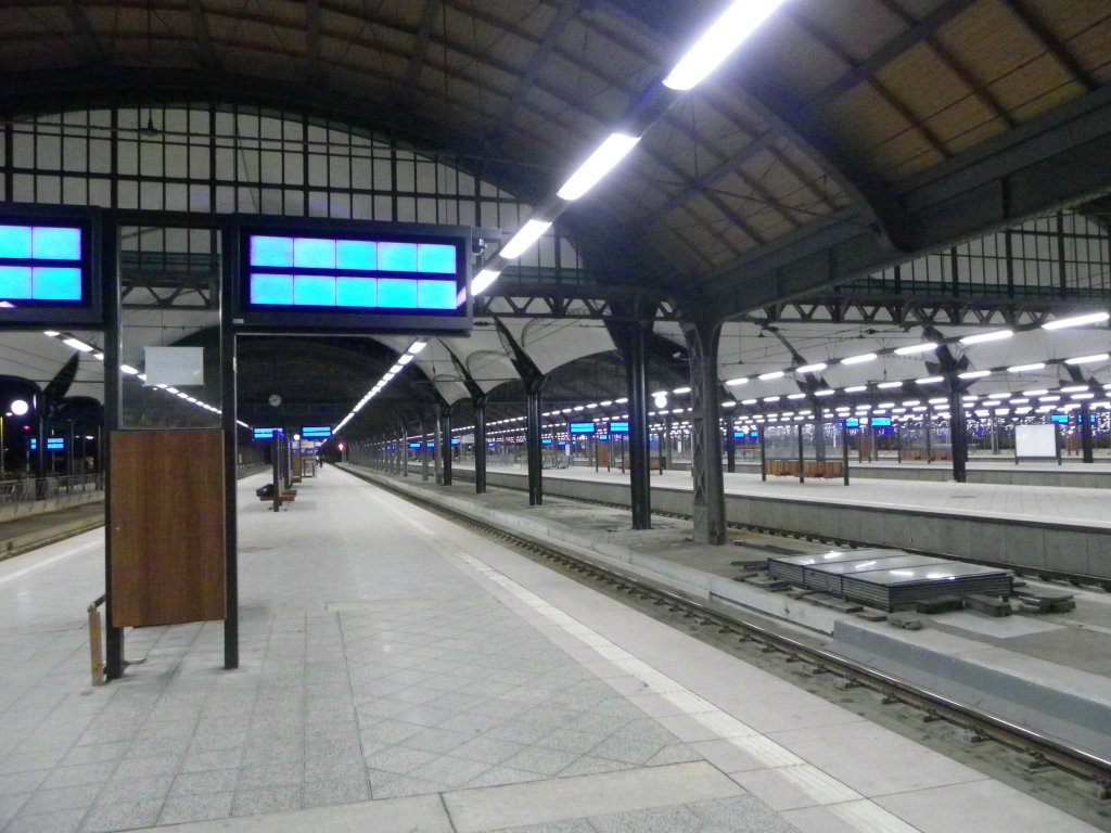 Hauptbahnhof Breslau (Wroclaw) nach dem Umbau am 24. August 2012 frh zwischen 1:30 und 2:00 Uhr