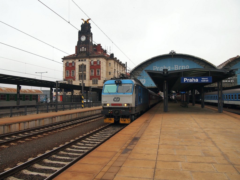 Hauptbahnhof Praha am 27.11.2012. (Bau von 1871)