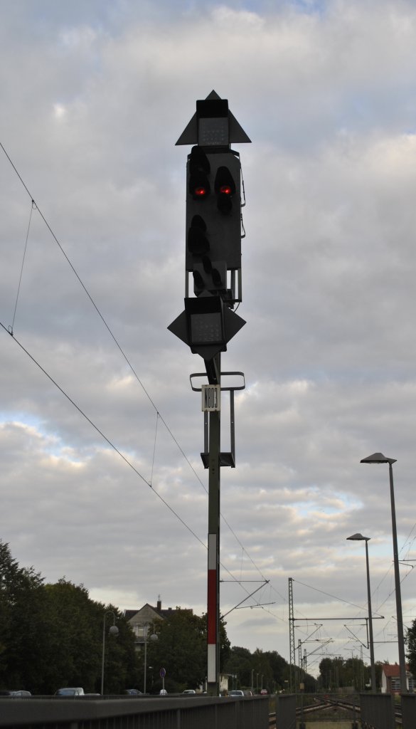 Hauptsignal in Bahnhof H�melerwald bei Lehrte, am 15.09.2011.