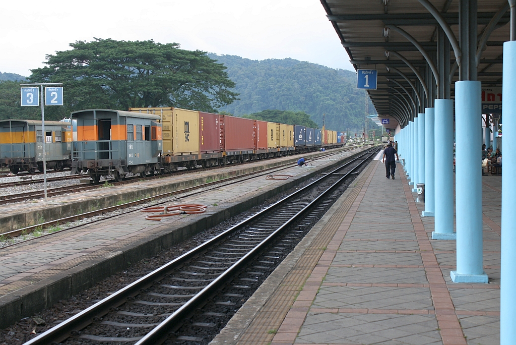 Hausbahnsteig des Bf. Thung Song Junction am 25.Oktober 2010.
