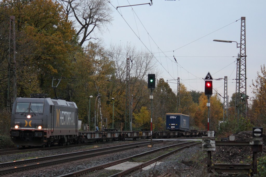 Hectorrail 241.005  Solo  am 9.11.12 mit einem KLV in Ratingen-Lintorf.