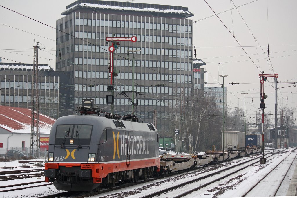 Hectorrail 242.517  Fitzgerald  am 23.1.13 mit dem DGS 42710 von Ehrang nach Helsingborgs Central in Dsseldorf-Rath.