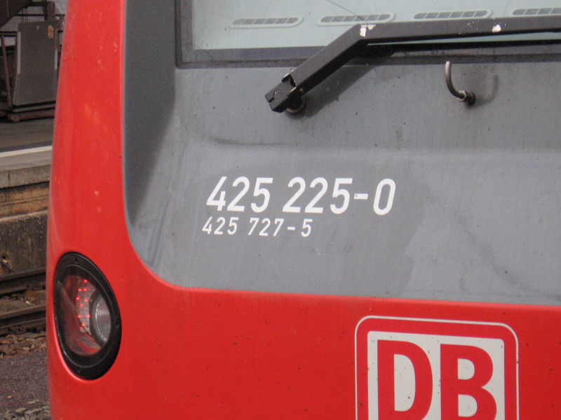 Heidelberg, S-Bahn nach Eberbach, eine interessante Fahrzeugnummer.
Gibt es solche Kombinationen fter?
