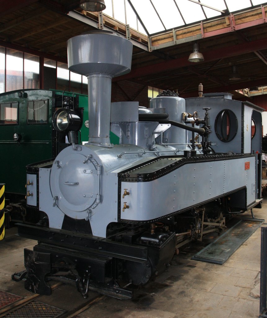 Henschel  Brigadelok  (Lok 5) vom Feld- und Grubenbahnmuseum Fortuna am 16.04.2011 in Solms-Oberbiel.  Die Lok ist Baujahr 1919, Fabriknummer 14913, Leistung 70 PS, Spurweite 600 mm.