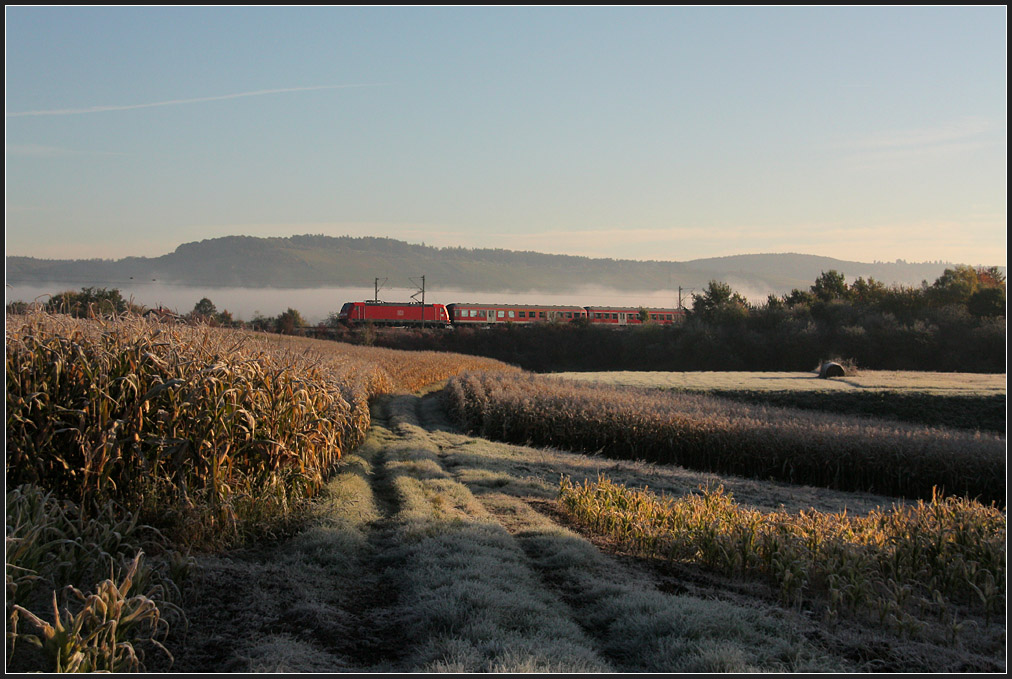 Herbstmorgen im Remstal mit Regionalexpress. 

22.10.2010 (M)
