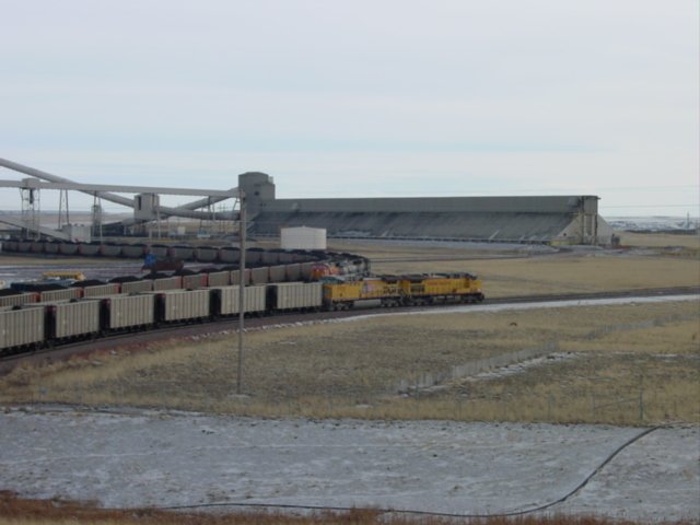 Here a Union Pacific train heads onto the staging track while UP and BNSF trains are being loaded. Nov. 2003.