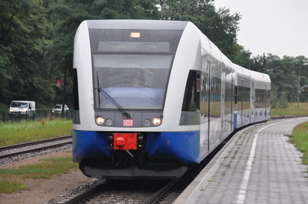 HERINGSDORF (Landkreis Vorpommern-Greifswald), 30.08.2010, Usedomer Bäderbahn nach Świnoujście Centrum bei der Einfahrt in den Bahnhof Seebad Heringsdorf