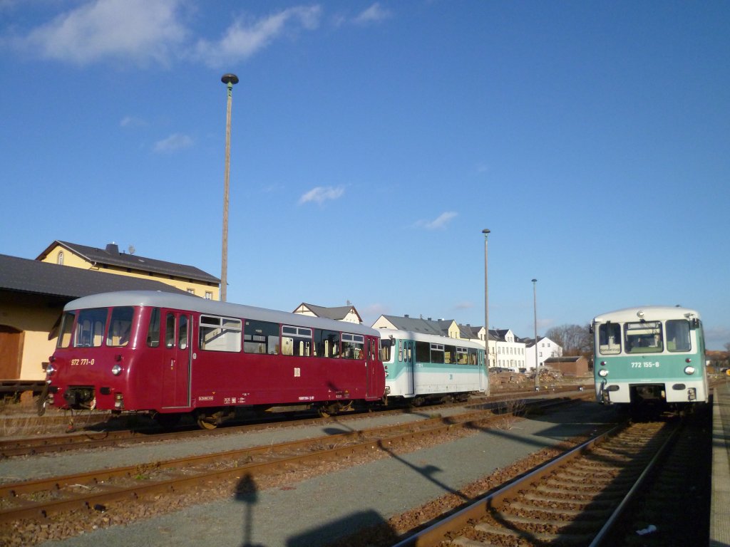 Heute am 27.11.11 wurde wieder auf der Strecke Schnberg-Langenbuch gefahren. Hier 772 155-8, 972 771-0 und 772 367-9 in Schnberg/V.

