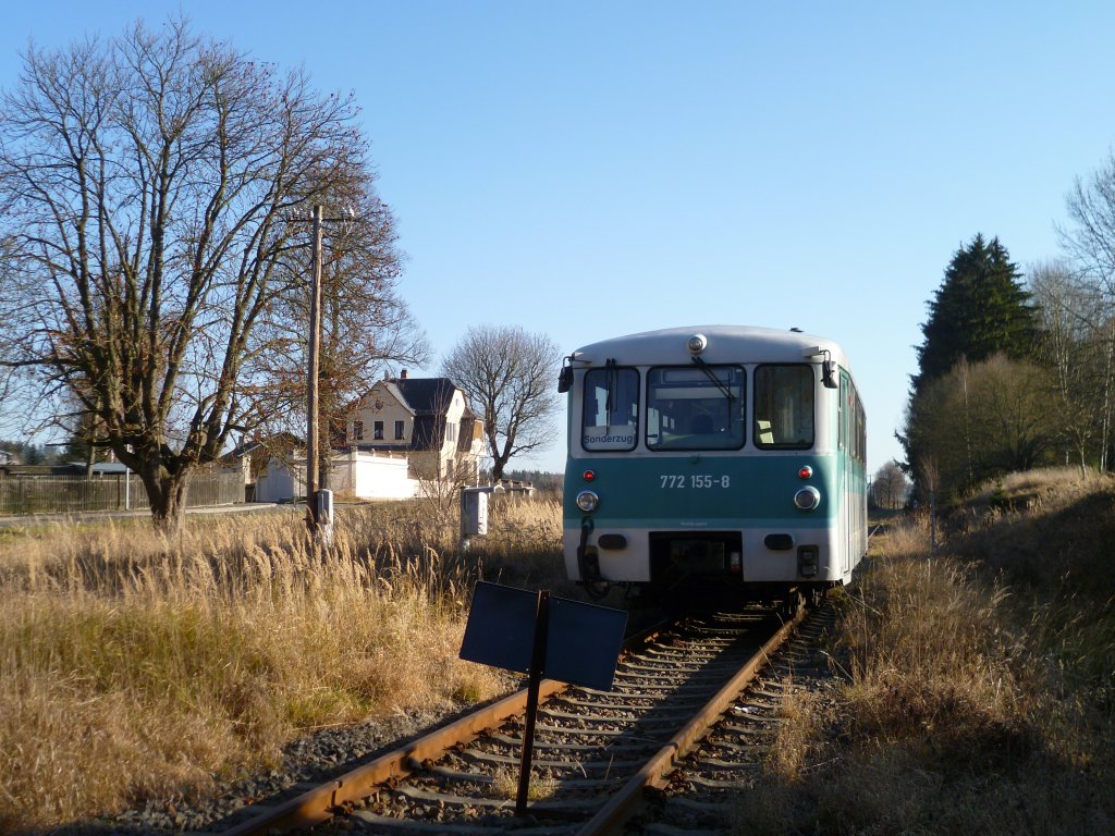 Heute am 27.11.11 wurde wieder auf der Strecke Schnberg-Langenbuch gefahren. Hier 772 155-8 am Endpunkt in Langenbuch. Am nchsten Wochenende wird dann bis Schleiz West gefahren. 



