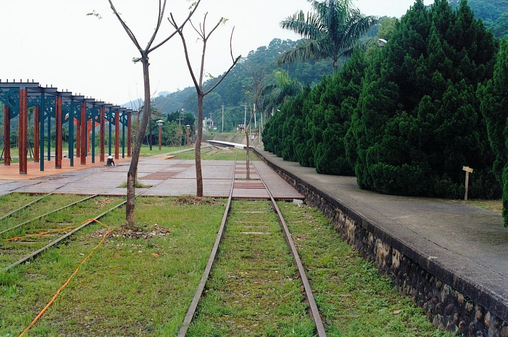 Hexing Station am 20.Mai 2005. Der ehemalige Bahnhofsbereich dient nun anderen Zwecken. Vom Bahnsteig rechts wird nun die andere Seite verwendet.