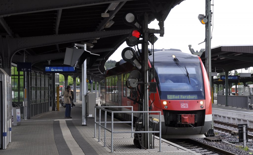 Hf-Signal auf kurzem Mast (Rckseite) zeigt Hf 2 fr BR 648 nach Bad Harzburg; Goslar, 15.05.11