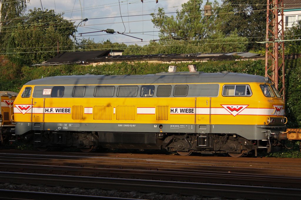 H.F.Wiebe Lok 11 (216 012) am 29.8.12 beim Rangieren in Dsseldorf-Rath.
