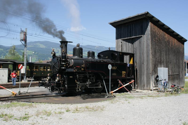 HG 3/3 am Bekohlungs- und Wasserstand in Giswil; 22.08.2010