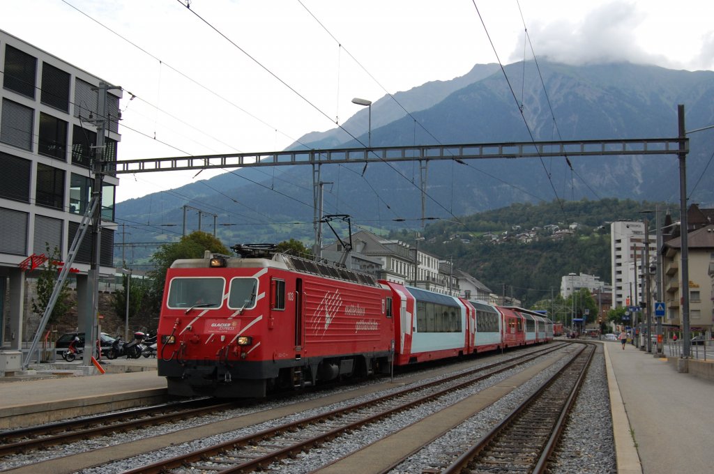 HGe 4/4 II 103 mit Glacier-Express am 29.06.2011 in Brig