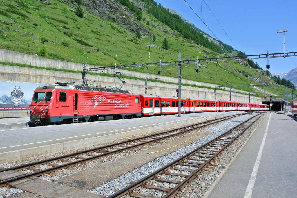 HGe 4/4 II Nr. 2 als Regio 229 bei Einfahrt in Zermatt, 07.07.2013.