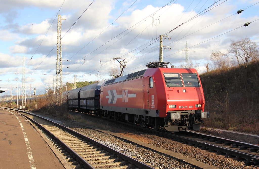 HGK 145-CL 011 mit Kohlezug aus Osten kommend zur Weiterfahrt Richtung Sden. Aufgenommen am 25.11.2012 in Eichenberg.