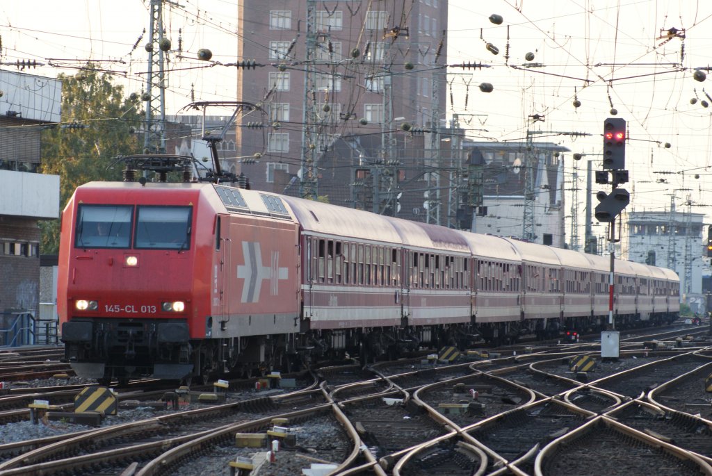 HGK 145-CL 013 mit einem Sdz bei der Einfahrt in Kln Hbf am 27.09.09