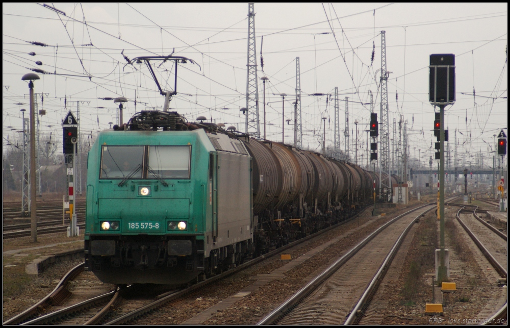 HGK 185 575 mit Kesselwagen Richtung Rathenow (NVR-Nummer: 91 80 6185 575-8 D-HGK, gesehen Stendal 25.03.2011)
