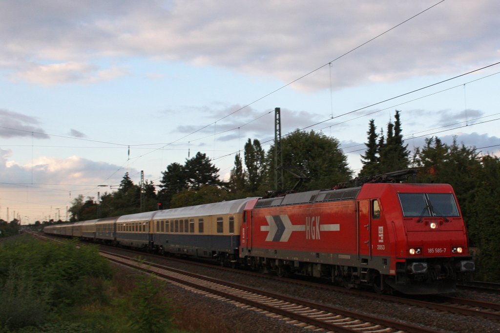 HGK 185 585 (2053)am 26.9.10 mit Sonderzug in Dsseldorf-Angermund