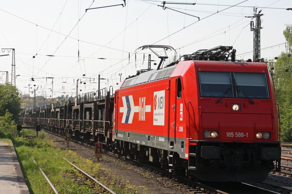 HGK 185 588 am 18.4.11 mit einem leeren Autozu bei der Durchfahrt durch Duisburg-Bissingheim.