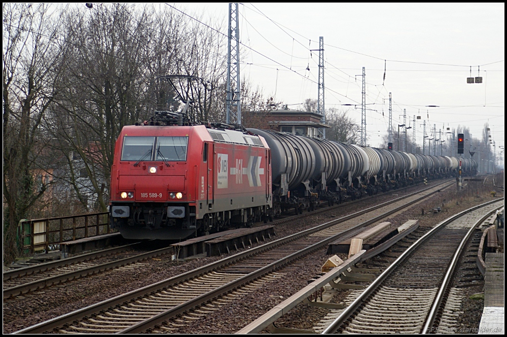 HGK 185 589-9 mit einem Kesselzug Richtung Bernau unterwegs (gesehen Berlin Karow 16.02.2011)