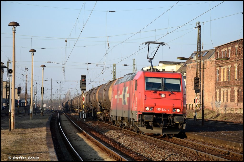 HGK 185 632 mit einem ler am 01.03.2011 auf dem Weg nach GRokorbetha. Aufgenommen in Merseburg