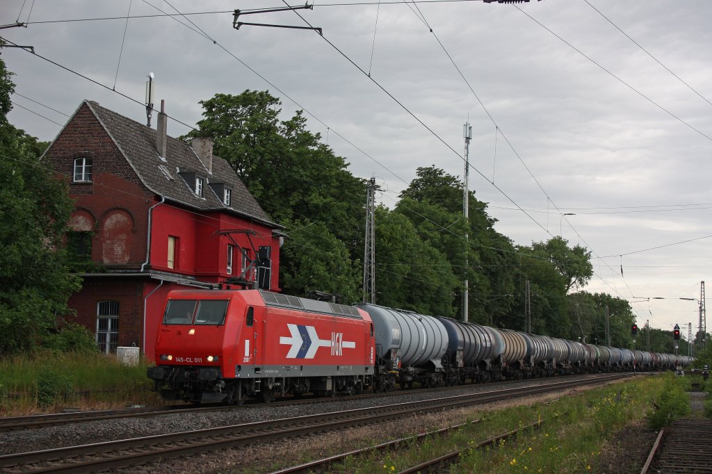 HGK 2001/145-CL 011 am 22.6.12 mit einem Kesselzug in Ratingen-Lintorf.
