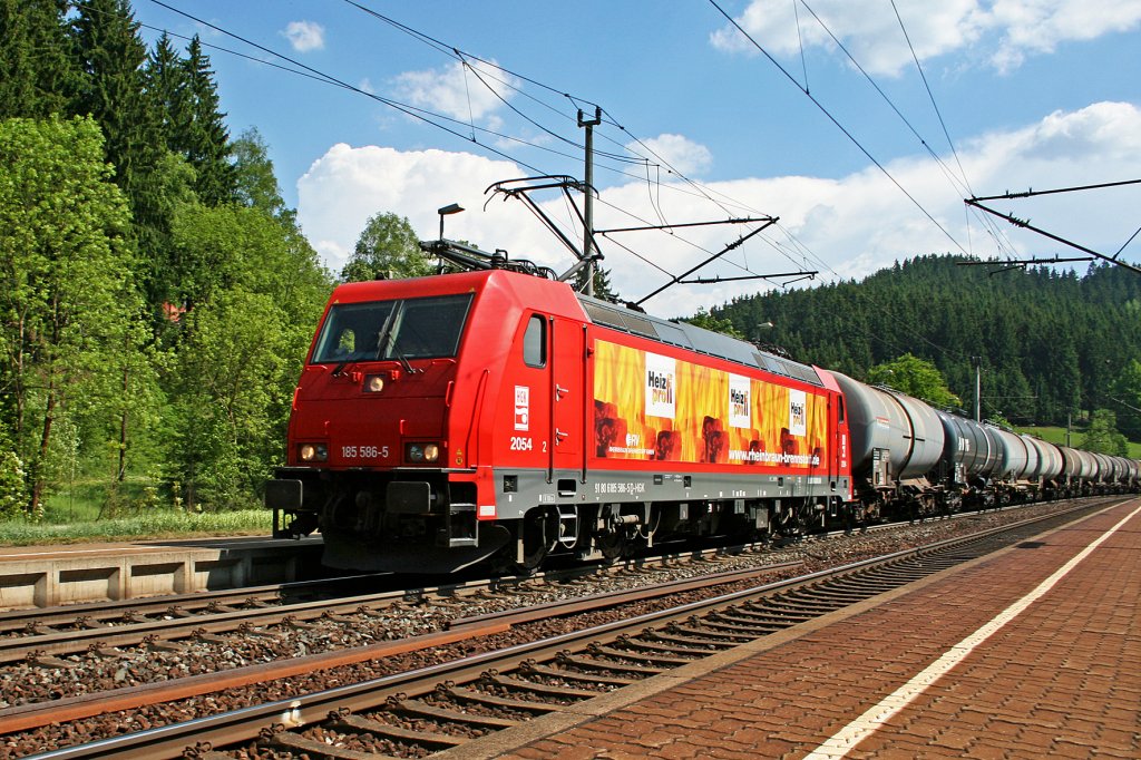 HGK 2054  Heizprofi  mit Kesselzug am 23.05.2012 in Frtschendorf unterwegs Richtung Saalfeld