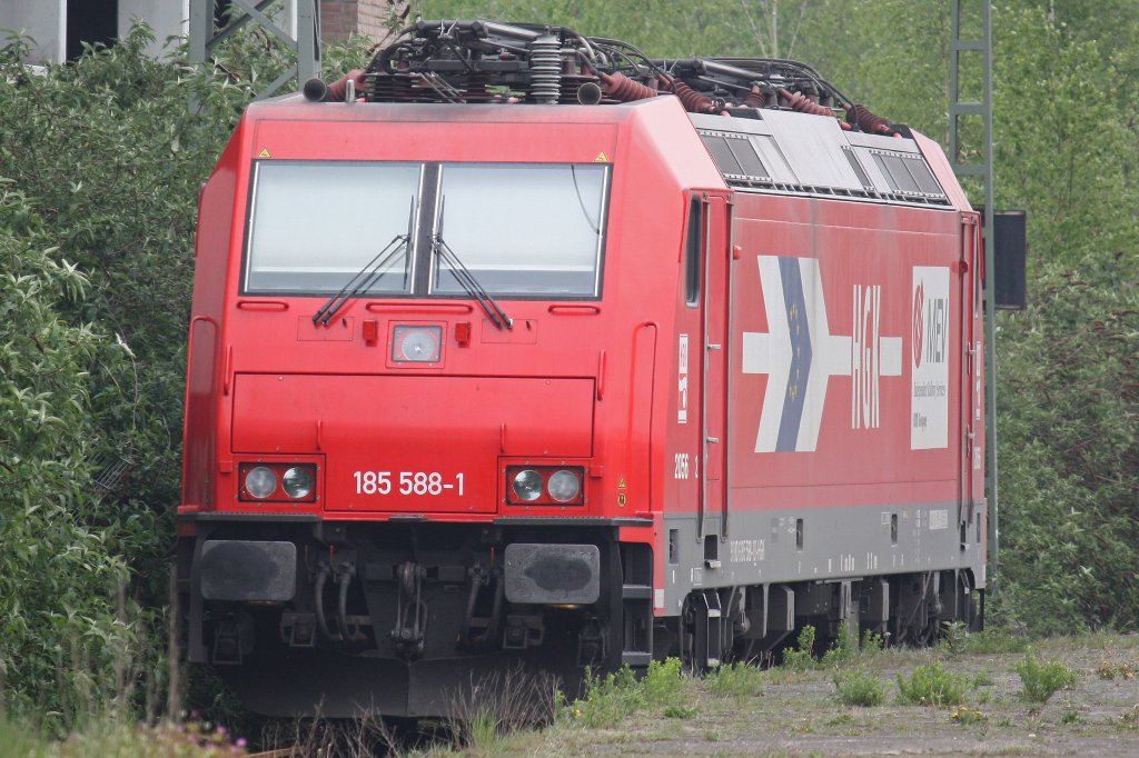 HGK 2056 (185 588) stand am 29.4.12 in Krefeld Hbf abgestellt.