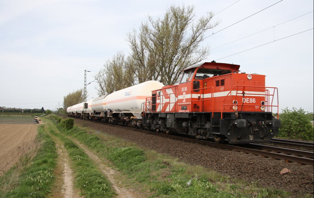 HGK 272 024 am 29.04.10 kurz hinter Meerbusch-Osterath.