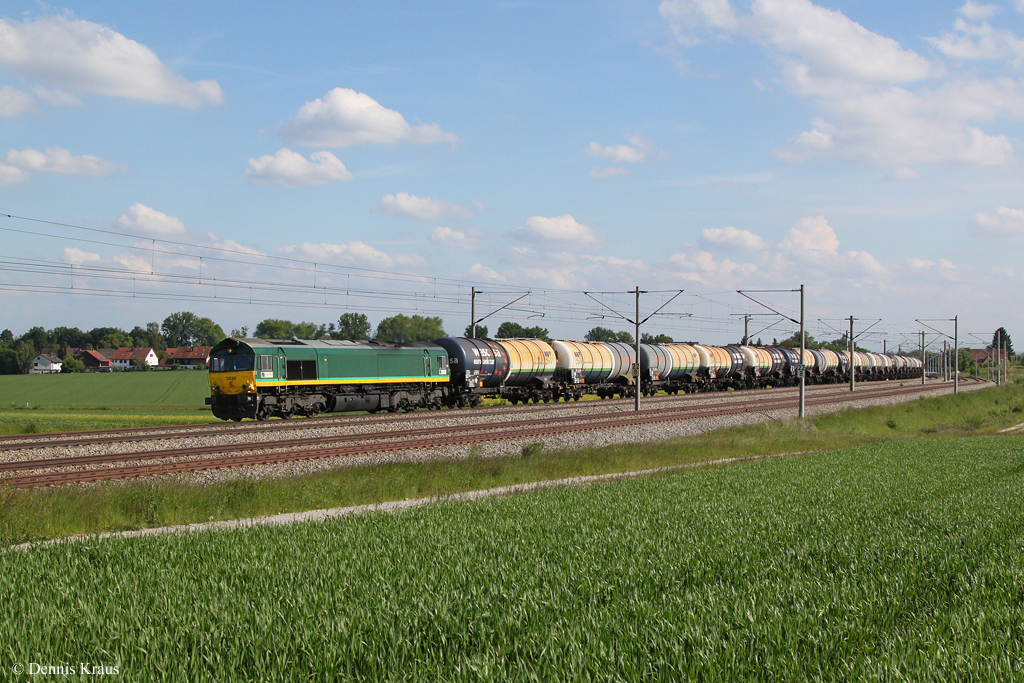 HGK DE 64 mit einem Kesselwagenzug am 05.06.2013 bei Hebertshausen.