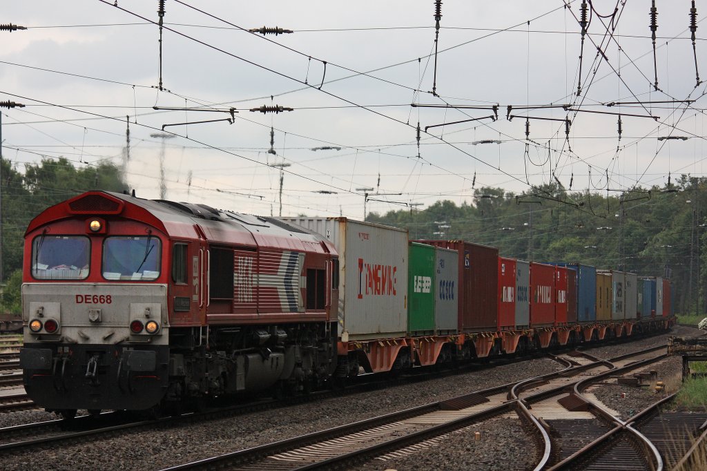HGK DE 668 am 6.7.12 mit einem Containerzug in Duisburg-Entenfang.