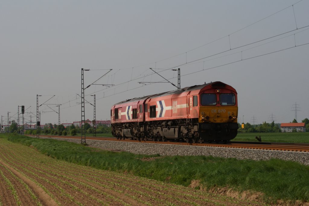 HGK DE 670 + HGK DE 62 als Lz in Neuss-Allerheiligen am 30.04.2011