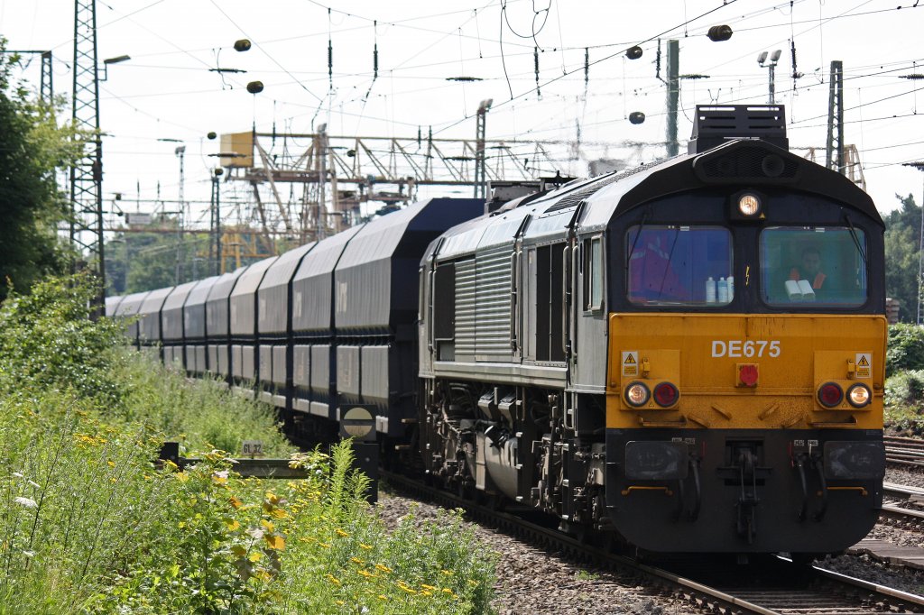 HGK DE 675 (266 111) am 22.7.12 mit einem leeren Quardsandzug nach Haltern bei der Durchfahrt durch Duisburg-Entenfang.